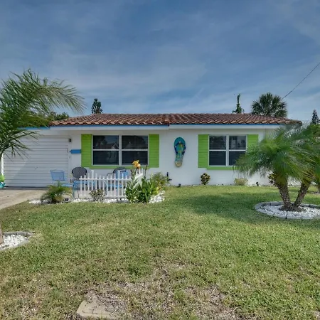 Pet-Friendly Ormond Beach Home With Fire Pit!